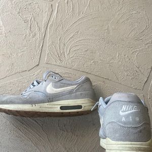 Nike air max 1 essential matte silver